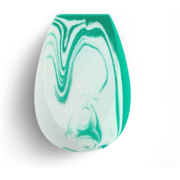 EcoTools Green Makeup Blender - Picture 4 of 7